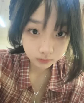 很可爱的兼职学生妹