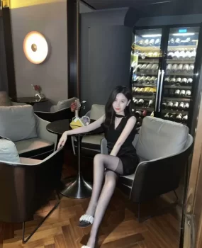 与极品黑丝成熟性感魅惑女人微醺一夜良宵