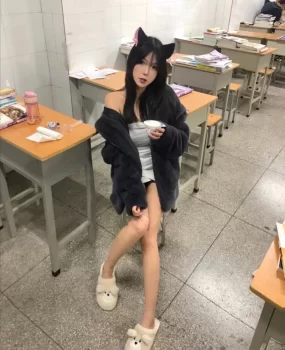 白嫩女神，高跟丝袜 气质美女狂操BB